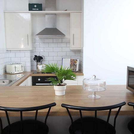 Aisiki Living At Upton Rd, Multiple 1, 2, Or 3 Bedroom Apartments, King Or Twin Beds With Free Wi-Fi & Parking Watford  Exterior foto