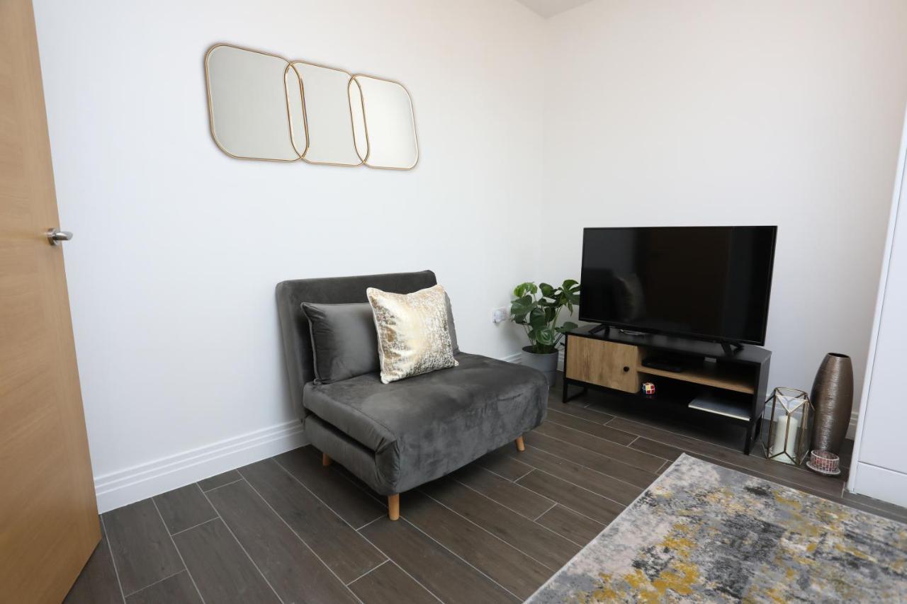 Aisiki Living At Upton Rd, Multiple 1, 2, Or 3 Bedroom Apartments, King Or Twin Beds With Free Wi-Fi & Parking Watford  Exterior foto