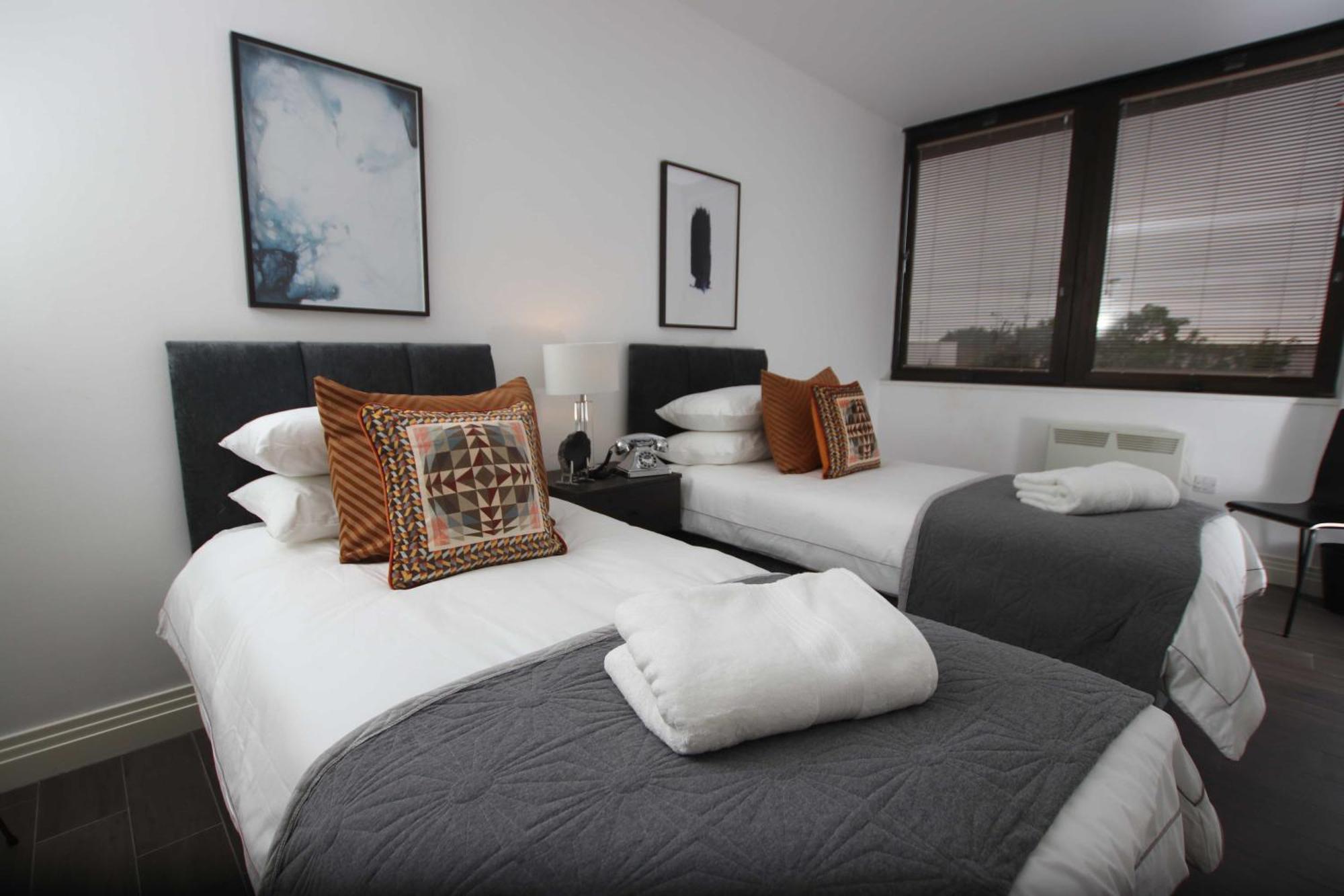 Aisiki Living At Upton Rd, Multiple 1, 2, Or 3 Bedroom Apartments, King Or Twin Beds With Free Wi-Fi & Parking Watford  Exterior foto