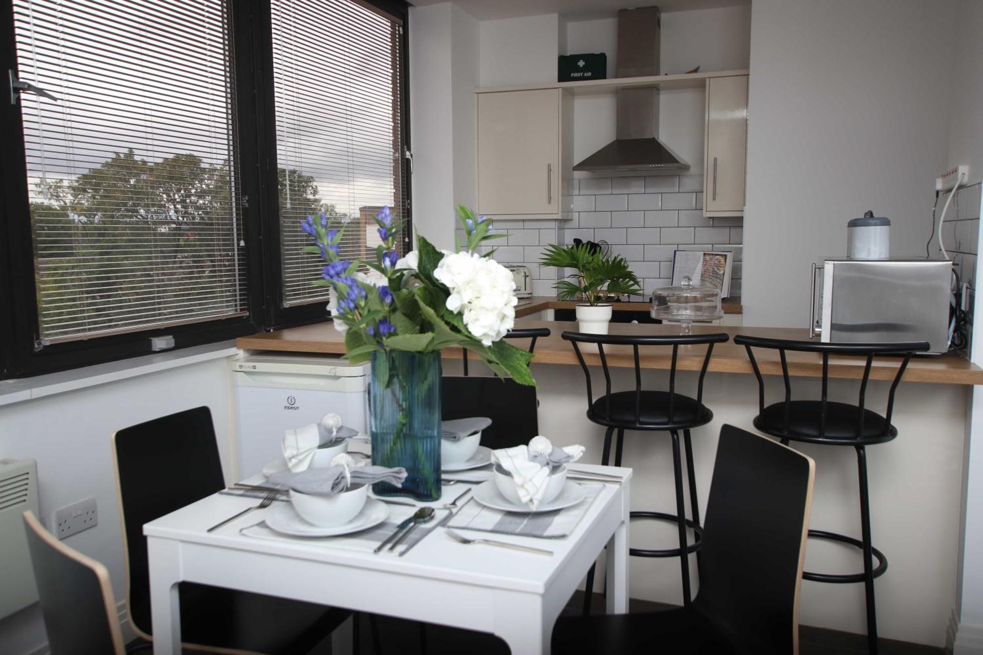 Aisiki Living At Upton Rd, Multiple 1, 2, Or 3 Bedroom Apartments, King Or Twin Beds With Free Wi-Fi & Parking Watford  Exterior foto